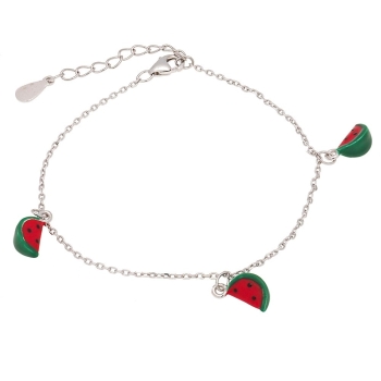 Pulsera de Plata de ley rodiada donde tres rodajas de sandía esmaltadas cuelgan de una finita cadena.