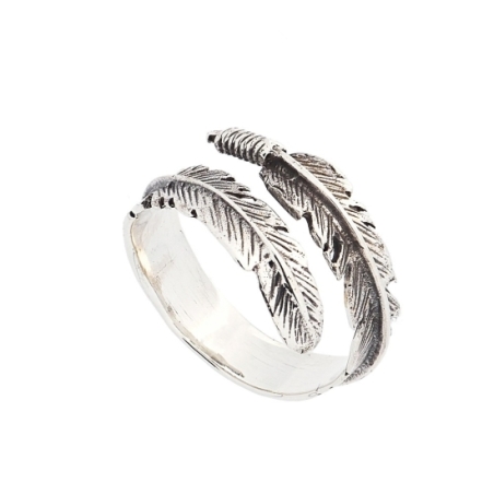 Anillo Plata de Ley que es una pluma que rodea tu dedo para cruzarse en el frente y que con su terminación envejecida es ideal p