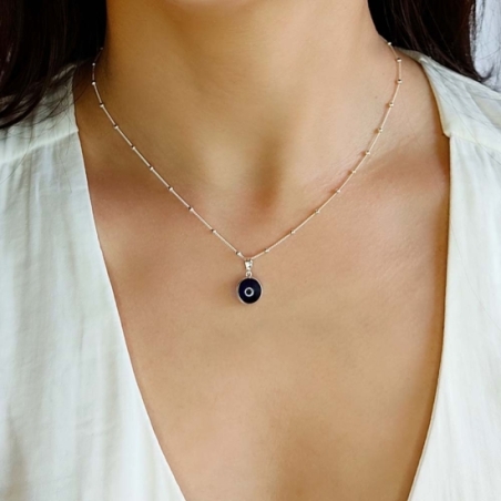 Colgante de plata de Ley con cristal de murano en azul intenso y blanco con forma de ojo turco, en una cadena con bolitas interc