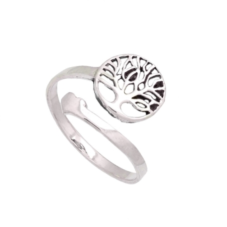 Anillo de plata abierto con motivo de árbol de la vida y un pequeño corazón en el otro extremo, al ir abierto se puede adaptar a