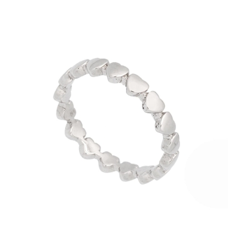 Una multitud de pequeños corazones unidos forman este precioso anillo de plata rodiada que combinará con cualquier look.