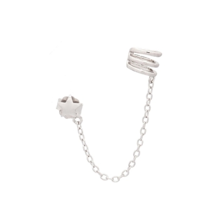 Pendiente de Plata de Ley rodiada doble unido por cadena. Una pieza es una pequeña Estrella, que la puedes poner en el lóbulo y 