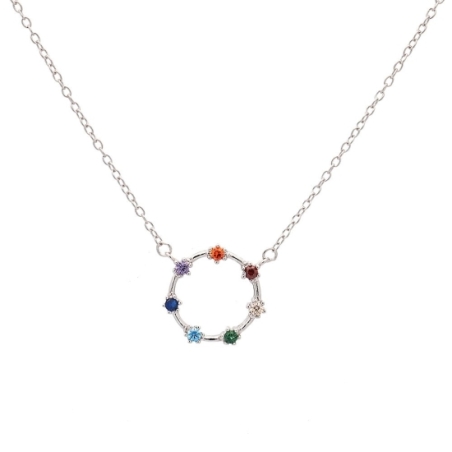 Su sencillo diseño es parte del atractivo de esta preciosa gargantilla en Plata de Ley Rodiada con 7 circonitas con los colores 