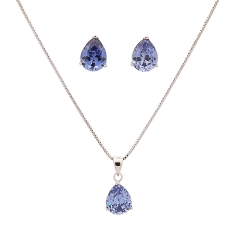 Conjunto Plata de Ley Rodiado en el que su originalidad radica en la piedra usada en su diseño: la iolita, de un precioso color