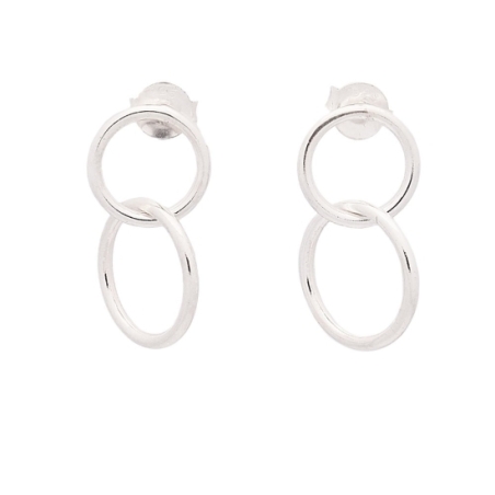 Súper favorecedores pendientes de Plata de Ley con dos aros entrelazados de 10 y 12mm de diámetro que además combinan fenomenal 