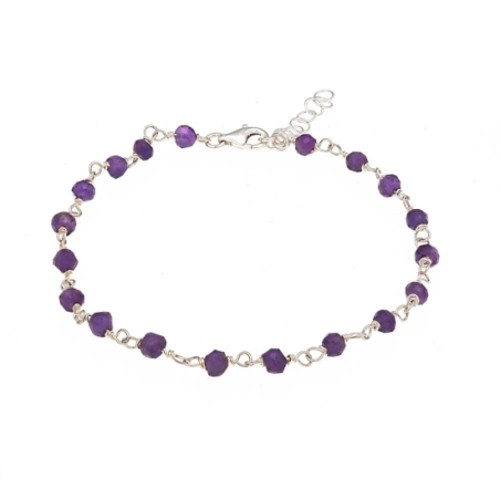 Sutil pulsera en Plata de ley donde el protagonismo está en la fina cadena artesanal que ensarta pequeñas piedras facetadas de a