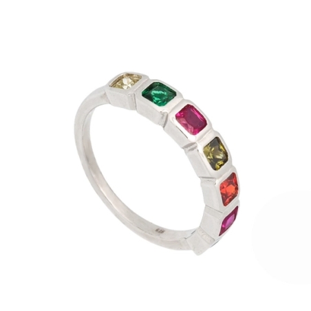 Anillo de plata rodiada con frente de 7 circonitas de múltiples colores de talla princesa engastadas en chatón cuadrado.