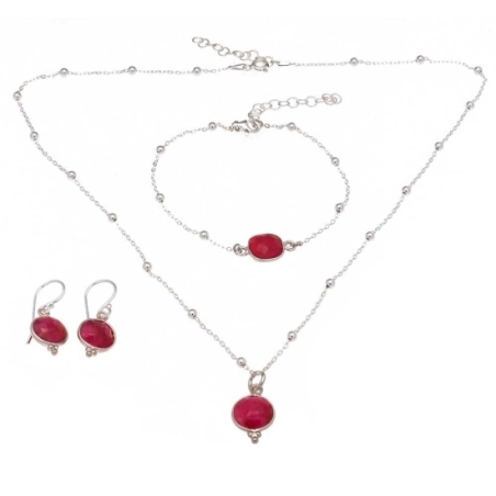 Colgante fabricado de forma artesanal con una preciosa piedra de rubi facetada por ambas caras y engastada en bisel de Plata de 