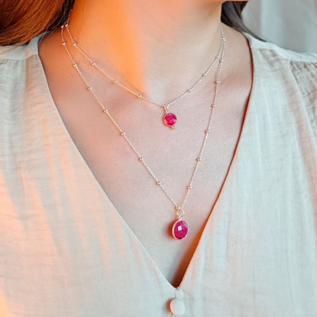 Colgante fabricado de forma artesanal con una preciosa piedra de rubi facetada por ambas caras y engastada en bisel de Plata de 