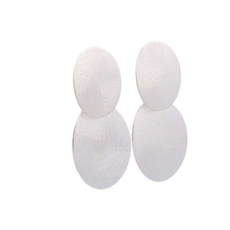 Pendientes de Plata de Ley de sencillo pero de espectacular diseño que destacan, sobre todo, por su terminación matizada de form
