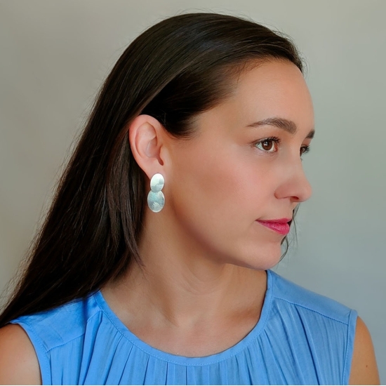 Pendientes de Plata de Ley de sencillo pero de espectacular diseño que destacan, sobre todo, por su terminación matizada de form