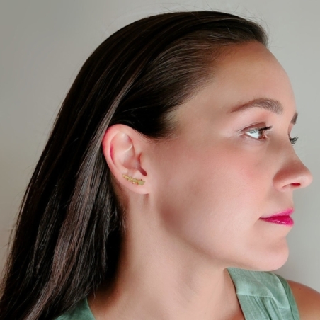 Pendientes Trepadores en Plata de Ley con baño de Oro siguiendo las tendencias más actuales. Resulta muy favorecedor con sus cin