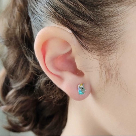 Pendientes de Plata de ley y esmalte multicolor con motivo de Unicornio y con cierre de rosca: Ideal para las más pequeñas.