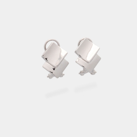 Estos son unos pendientes especiales por su cierre omega, que le dan un aire clásico pero con un diseño desenfadado y minimalist