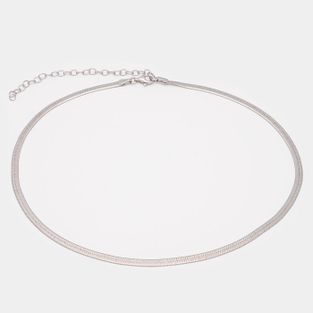 Gargantilla de Plata de Ley rodiada, que con su original eslabón tejido, nos ofrece esta singular pieza que se adapta a tu piel