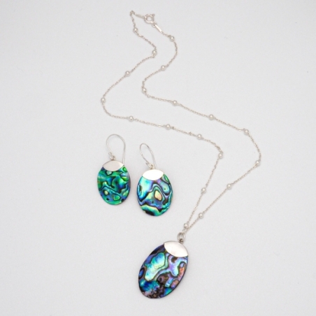 En estos preciosos pendientes de Plata de Ley y Madreperla, el protagonista absoluto es la espectacular madreperla que sujeta un