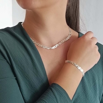 Original gagantilla en Plata de Ley con cuatro finas cadenas tipo magic que se trenzan, formando una pieza espectacular, que no  2