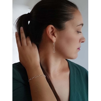 Pulsera de Plata de Ley con eslabones con forma de corazón de 6,2 x 8mm entrelazados entre si, en un tamaño de 19cm donde puedes 2