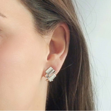 Estos son unos pendientes especiales por su cierre omega, que le dan un aire clásico pero con un diseño desenfadado y minimalist