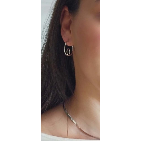 Todos los aros parecen iguales, pero las que los usamos mucho sabemos que cada uno tiene su propia personalidad. En éstos, reali