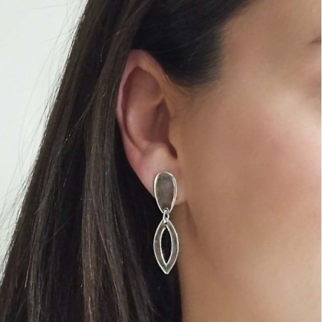 La Plata de Ley pulida es el centro de atenciòn de estos deliciosos y favorecedores pendientes. La armonia de sus formas , el ta