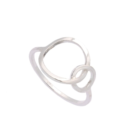 Anillo de Plata de Ley muy especial con dos aros entrelazados de 12,5 y 7mm que queda fenomenal tanto solo como combinado con la