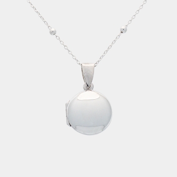 Clásico colgante guardapelo en Plata de Ley que no pierde su actualidad. Este que te presentamos de forma redonda, con un diámet