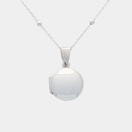 Clásico colgante guardapelo en Plata de Ley que no pierde su actualidad. Este que te presentamos de forma redonda, con un diámet