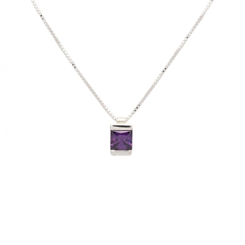 Colgante de plata y circonita con cadena veneciana de 40cm. Circonita de 6x6 mm en color amatista talla princesa y engaste en ca
