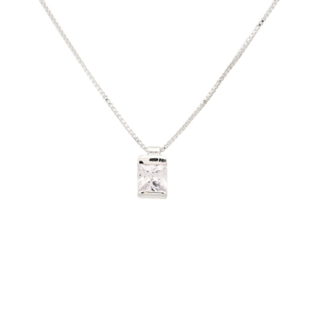 Colgante de plata y circonita con cadena veneciana de 40cm. Circonita de 6x6 mm en color blanco talla princesa y engaste en carr Colgante de plata y circonita con cadena veneciana de 40cm. Circonita de 6x6 mm en color blanco talla princesa y engaste en carr