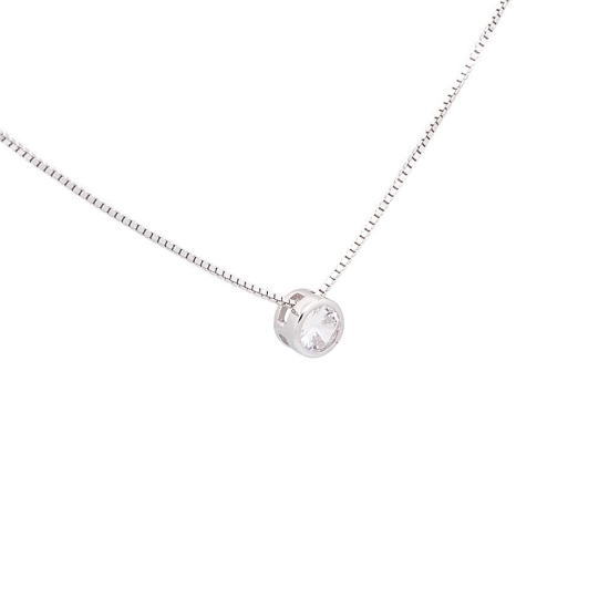 Collar Gargantilla de Plata de Ley rodiada compuesto por un sutil colgante de una circonita de 5mmØ engastada en chatón y una ca