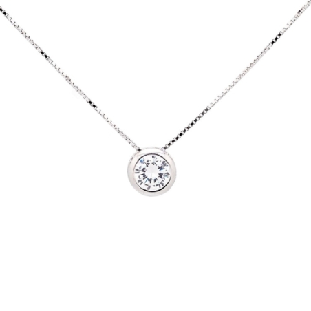 Collar Gargantilla de Plata de Ley rodiada compuesto por un sutil colgante de una circonita de 8mmØ engastada en chatón y una ca Collar Gargantilla de Plata de Ley rodiada compuesto por un sutil colgante de una circonita de 8mmØ engastada en chatón y una ca