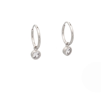 Aros de Plata de Ley rodiada de 15mmØ y 1,5mm de grosor del que cuelga una pequeña circonita de 6mm engastada en chatón. Unos pe