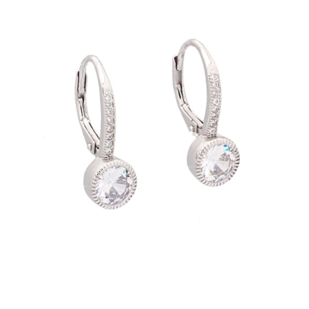 Cómodo y favorecedor pendiente de Plata de Ley con circonita engastada en chatón de 7mm con gancho hippie dormilona que podrás u