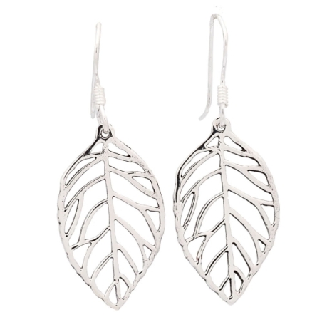 Pendientes de Plata de Ley de inspiración vegetal, donde las nervaduras de una hoja caladas en la plata le dan un especial encan