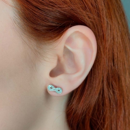 Pendientes de Plata de Ley rodiada, con un armonioso símbolo de infinito formado por circonitas blancas engastadas en carril, ca