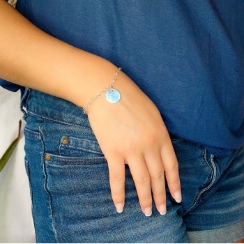 Delicada Pulsera de Plata de Ley cuyos eslabones son pequeños corazones de 3,2x4mm entrelazados entre si de donde puedes colgar  2