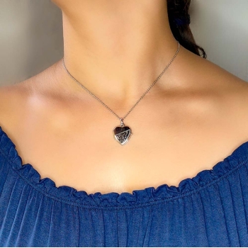 Clásico Colgante Guardapelo de Plata de Ley con forma de corazón de 20x19mm con grabado de formas vegetales, que se abre en un l 2