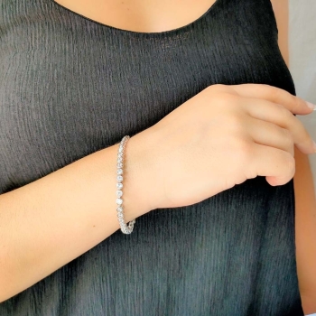 Pulsera de Plata de Ley rodiada con circonitas de 4,5mmØ engastadas en chatón, con un largo tota de 18cm y rematada con uñeta y  2