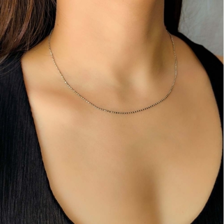 Cadena de Plata de Ley rodiada tipo toilet de 45cm y pequeñas piezas levemente alargadas y facetadas de 1,1mm que le confieren u