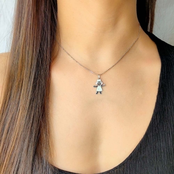 Colgante en Plata de Ley con cadena toilet, todo ello rodiado, con un bonito diseño de una niña, muy original por su terminación 2