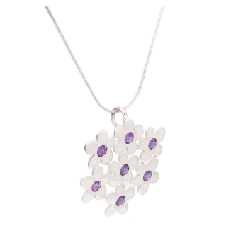 Colgante de plata compuesto por 7 pequeñas flores con circonitas en color amatista formando un ramillete de aproximadamente 33x3 2