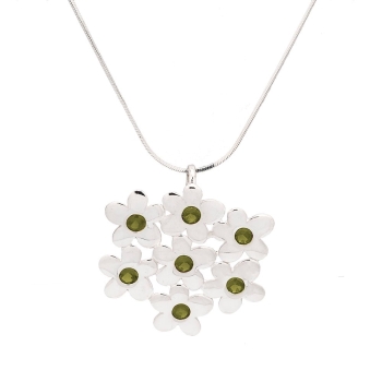 Colgante de plata compuesto por 7 pequeñas flores con circonitas en color olivina formando un ramillete de aproximadamente 33x33