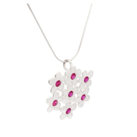 Colgante de plata compuesto por 7 pequeñas flores con circonitas en color rubí formando un ramillete de aproximadamente 33x33mm 