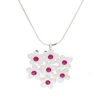 Colgante de plata compuesto por 7 pequeñas flores con circonitas en color rubí formando un ramillete de aproximadamente 33x33mm